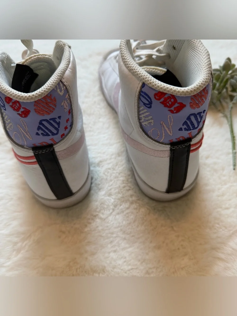 Nike | EUC - Blazer Mid ‘77 SE GS - White Magic Ember - Size 5.5 (Youth)